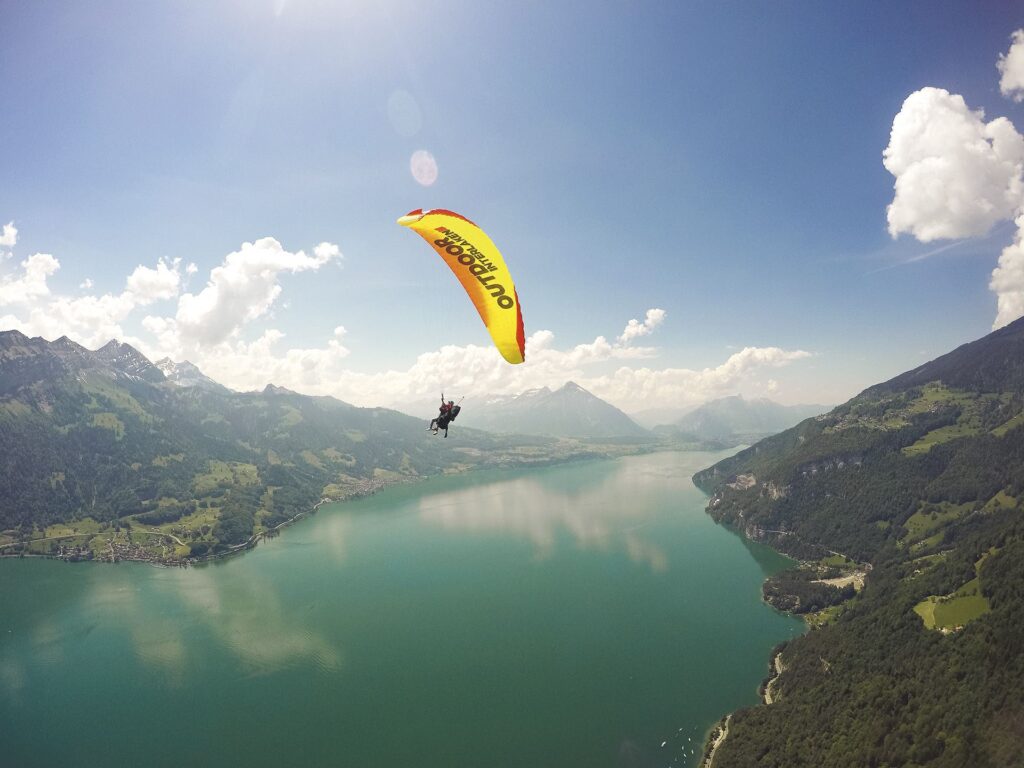 paragliding summer interlaken